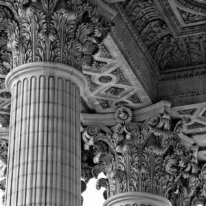 Phù điêu đầu cột