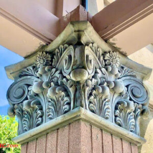 Phù điêu đầu cột