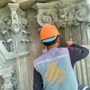 Phù điêu đầu cột