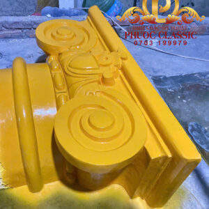 Phù điêu đầu cột