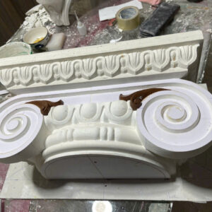 Phù điêu đầu cột