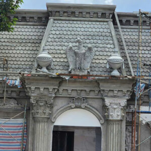 Phù điêu đầu cột