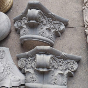 Phù điêu đầu cột